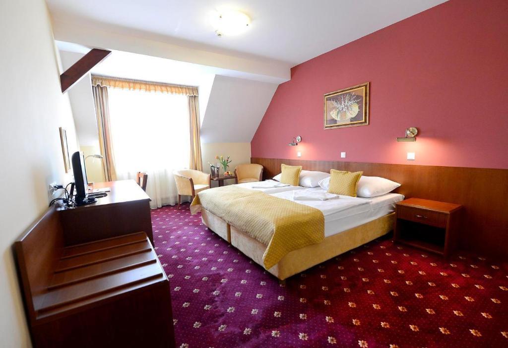 Hotel Tilia Pezinok Luaran gambar
