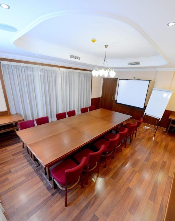 Hotel Tilia Pezinok Luaran gambar