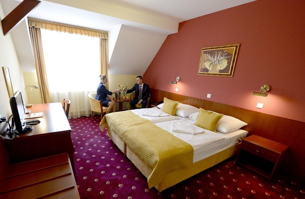 Hotel Tilia Pezinok Luaran gambar