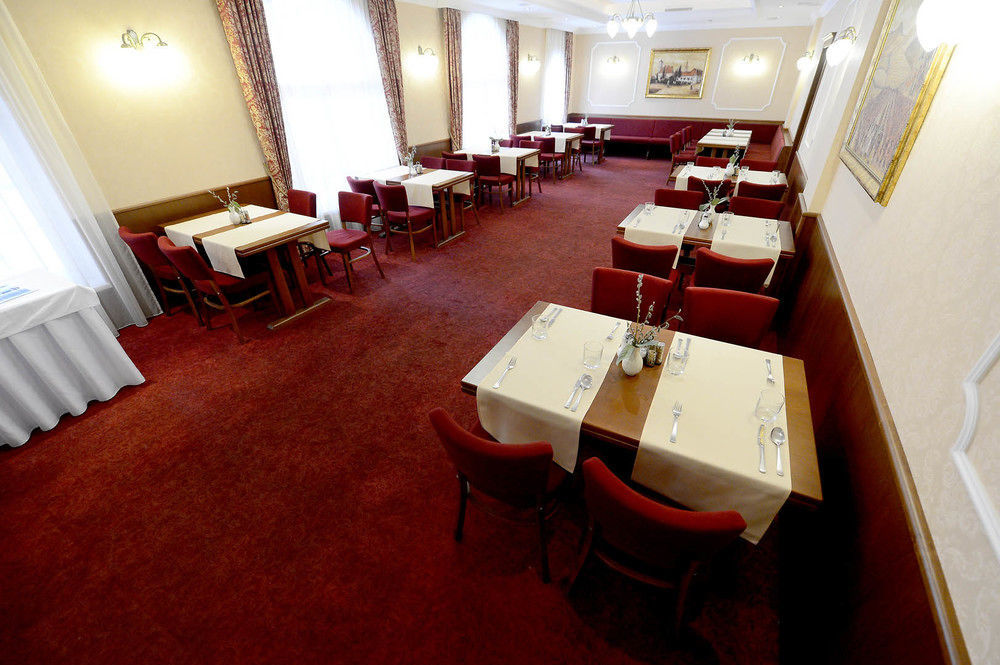 Hotel Tilia Pezinok Luaran gambar