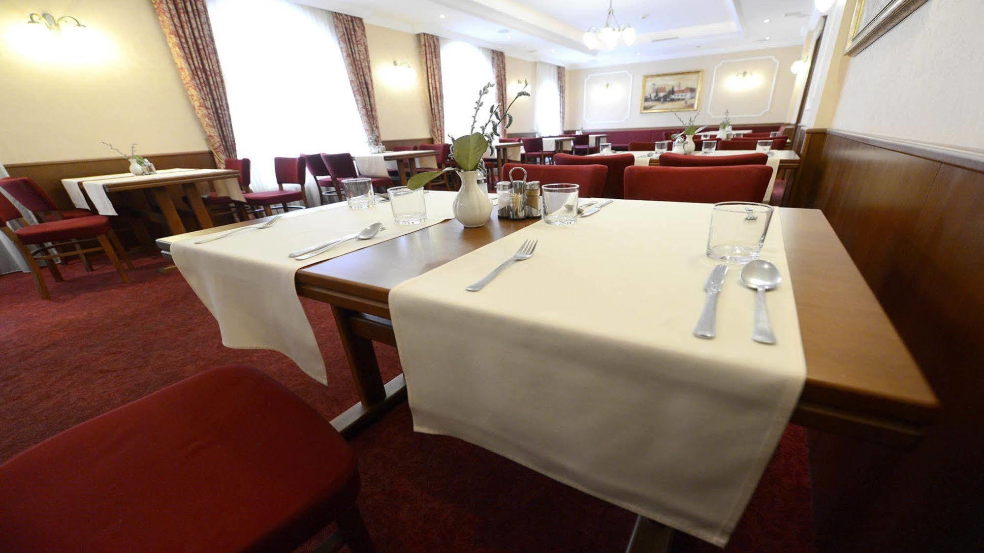 Hotel Tilia Pezinok Luaran gambar