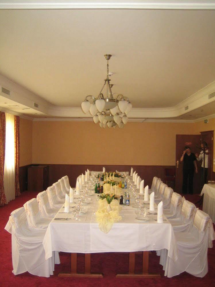 Hotel Tilia Pezinok Luaran gambar
