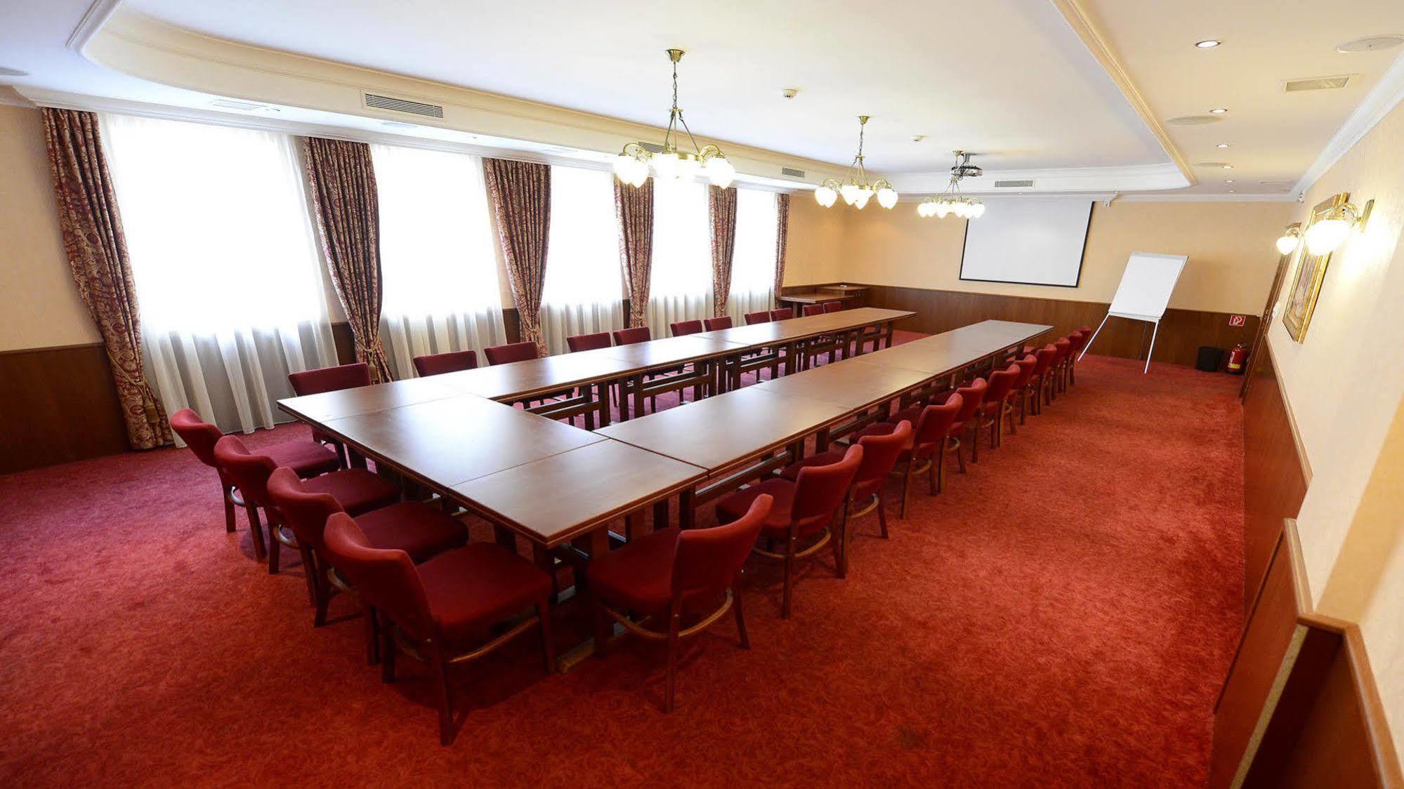 Hotel Tilia Pezinok Luaran gambar